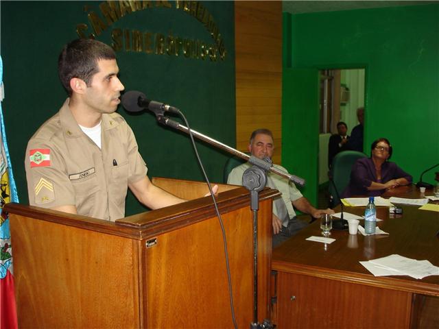 Sargento da Policia Militar esclarece dúvidas dos vereadores