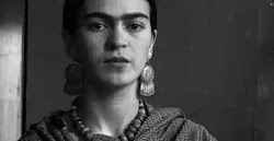 Η Frida Kahlo (6 Ιουλίου 1907 – 13 Ιουλίου 1954) ήταν Μεξικάνα ζωγράφος, γνωστή κυρίως για τις συγκλονιστικές της αυτοπροσωπογραφίες. Στα 18...