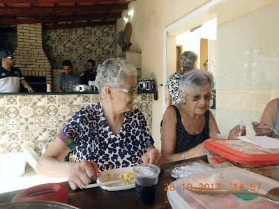 Uma amiga com a tia Vina