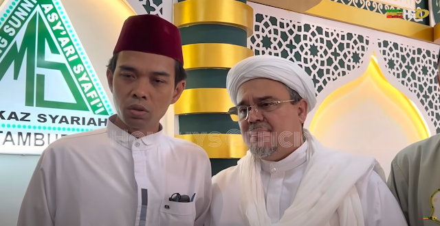 Detik-Detik UAS (Ustadz Abdul Somad) Bertemu Habib Rizieq. Pada Pertemuan Perdana tersebut Pasca Habib Rizieq Bebas Bersyarat UAS dan HR Hanya bersilaturrahim ke Markas Syariah Petamburan