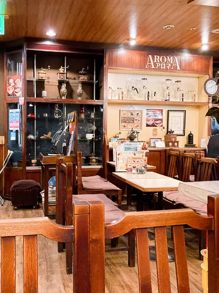 東京八重洲地下街最古の喫茶店『アロマ珈琲八重洲店』店内