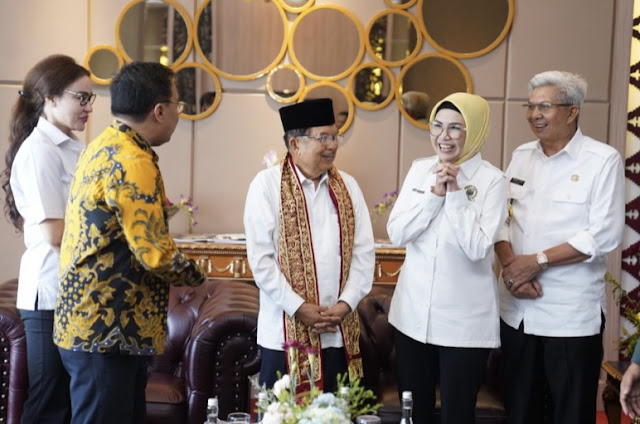 Ketua DPP DMI Muhammad Jusuf Kalla Disambut Ketua DPRD Prov. Sumsel Sambut