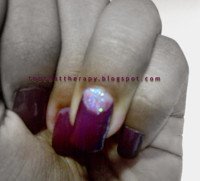 Out of focus Half Moon Gradient Glitter Nails b/w