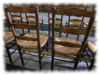 photo de 2 chaises dans la cathédrale de Metz en Lorraine