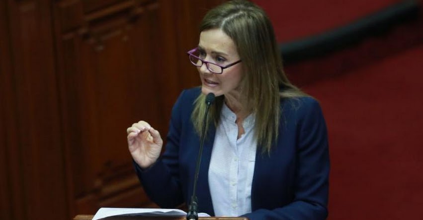SE AFERRA: No renunciaré y esperaré el resultado de la interpelación, sostuvo la Ministra de Educación Marilú Martens