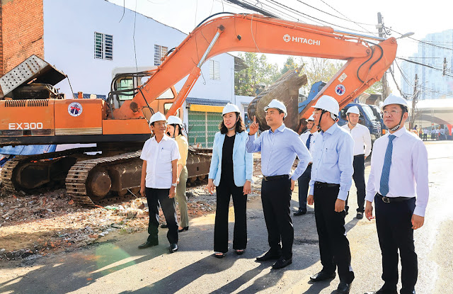 Lãnh đạo thành phố, quận kiểm tra thực địa dự án.  (Ảnh: MD)