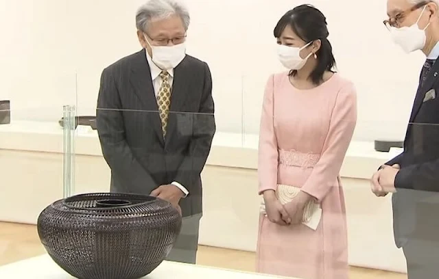 Princess Kako is President of Kogei Association. Coral dress and coral earrings. Princess Mako