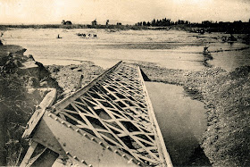 Puente-sifón arrastrado por la corriente del Guadalete en la riada de 1917 (Fte.: H. Ríos)