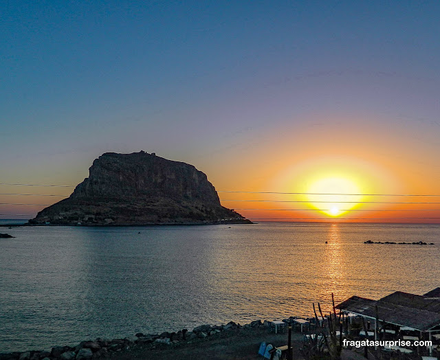 Amanhecer em Monemvasia na Grécia