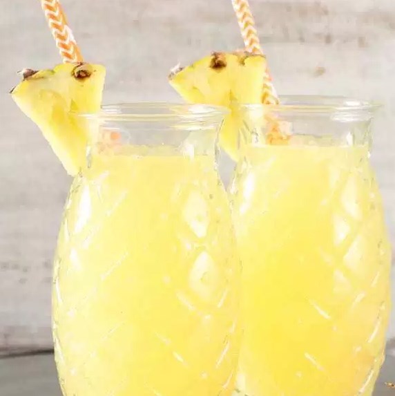 EASY PINEAPPLE WINE PUNCH #alcohol #cocktails