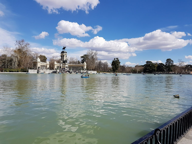 麗池公園內的池塘