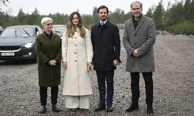 Princess Sofia wore a new Vendela wool coat by Odd Molly. The Prince and Princess attended the lunch at Kung Kvarnen