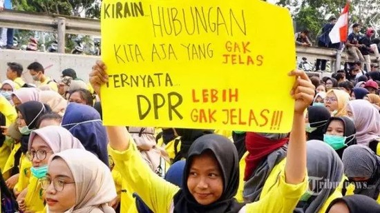 28 Meme Demo Para Mahasiswa Tolak Revisi UndangUndang RUU KUHP, Dari Yang Unik Sampai Bikin 