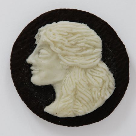 Judith G Klausner retratos bustos esculpidos em biscoitos como caras em moedas