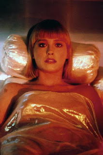 Pamela Gidley como la androide Cherry 2000