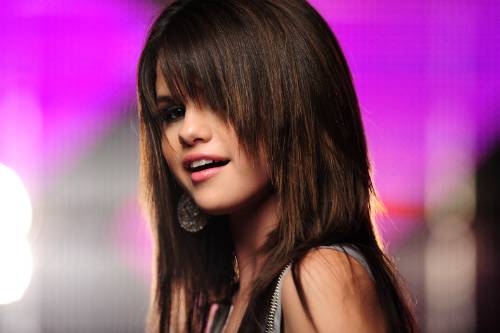 selena gomez falling down music video pictures. Falling Down´s videoclip