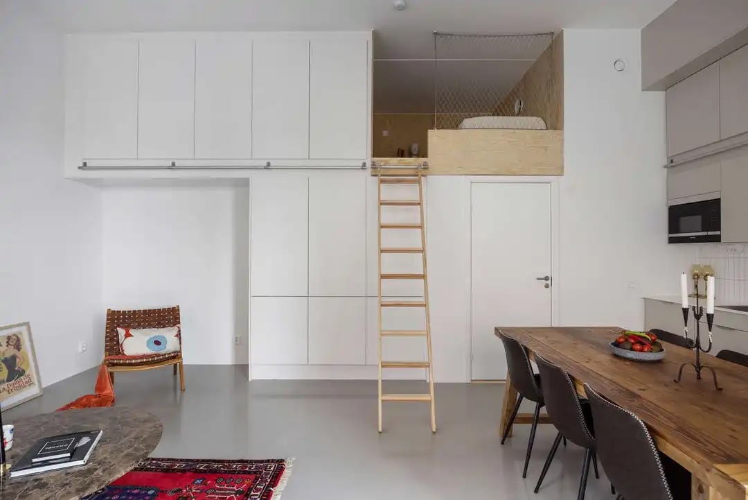 MINI-LOFT AVEC UNE CHAMBRE PERCHÉE