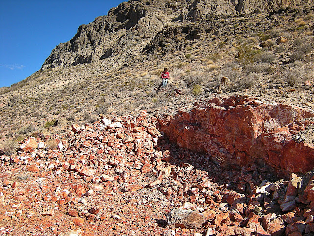 Buffington pocket Clark County Nevada Valley of Fire Muddy Mountains thrust belt Jurassic Cambrian geology travel field trip copyright rocdoctravel.com