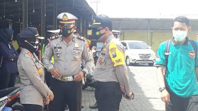 Kapolres Pelabuhan Tanjung Perak Pantau Operasi Yustisi Prokes di Wilayah Polsek Asemrowo