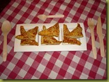 Triangolini di pastasfoglia con mortadella e semi di sesamo (8)