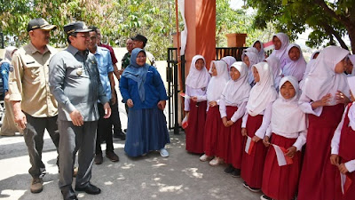Pj Bupati Sumedang Tinjau Uji Coba Program Makan Siang Bergizi