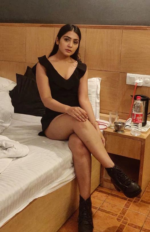526px x 813px - 35 hot photos of Anjali Tatrari flaunting her sexy legs and style in short  or high slit dresses.