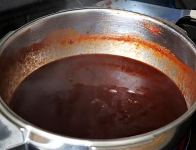 Soße mit Rotwein, Kaffee und Kakao zum hausgemachten Kaffeegulasch