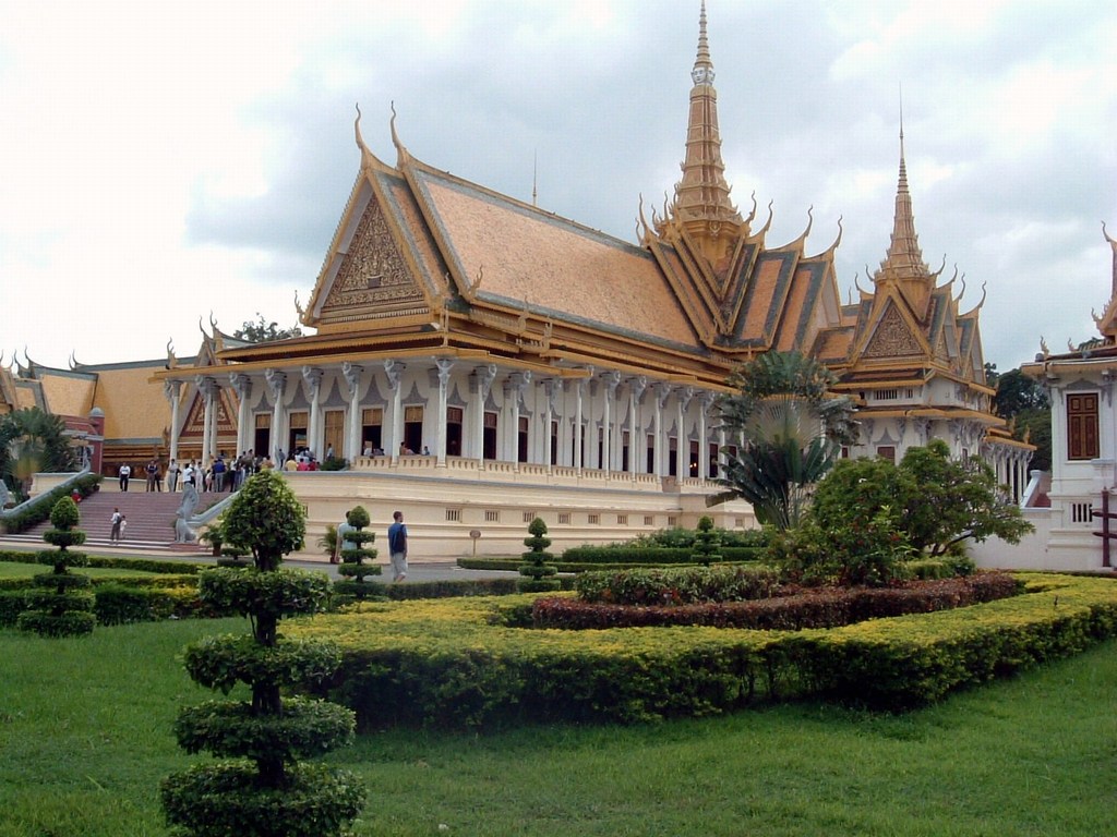 Download this Phnom Penh Palace picture