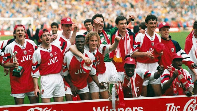 Arsenal team celebrating their victory in the 1993 cup final