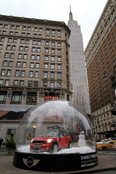 mini countryman in snow globe