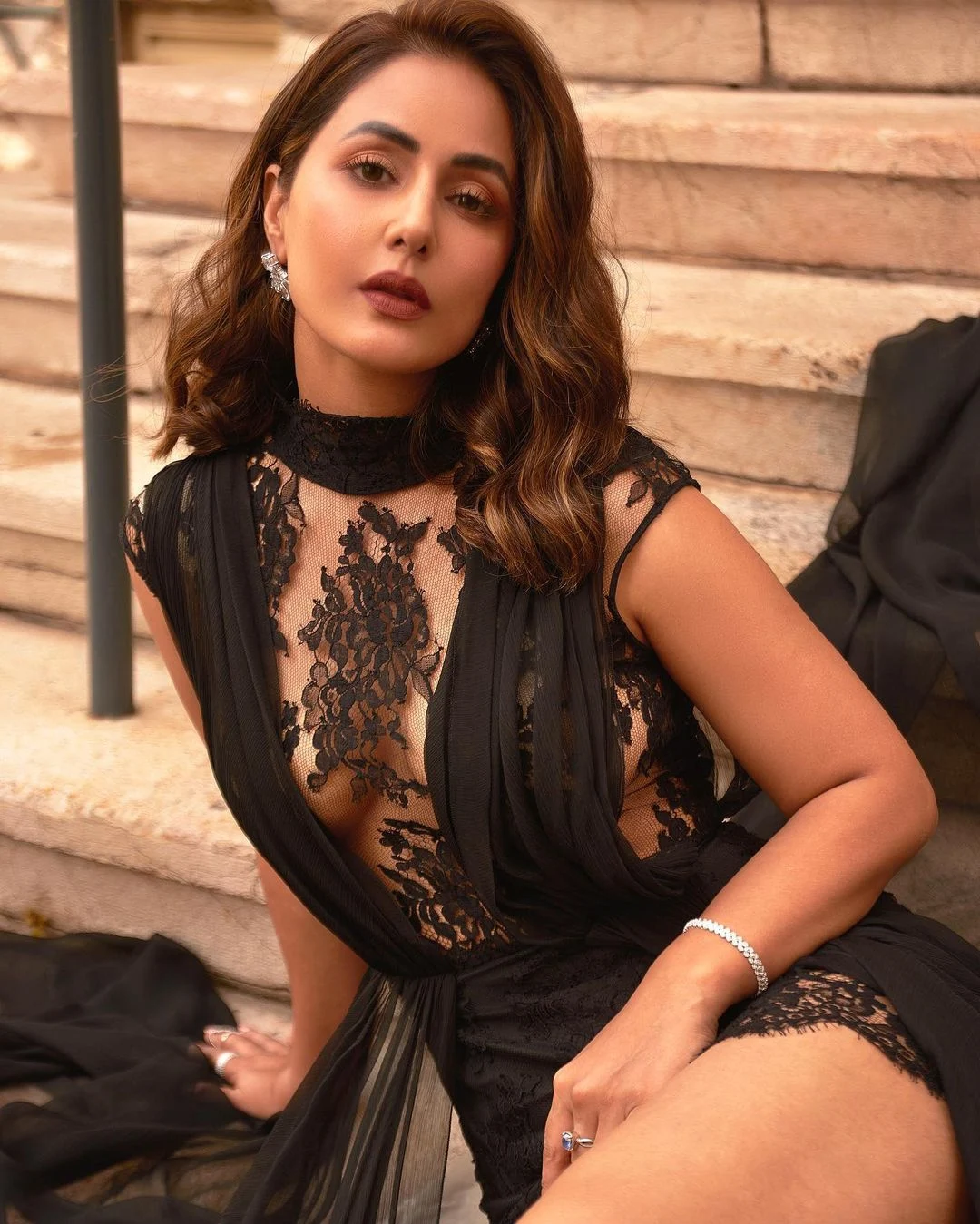 Hina Khan cannes 2022 sexy legs black dress