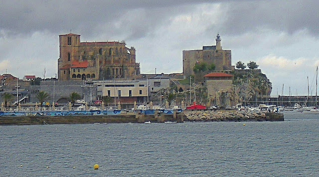 Iglesia de Santa Maria de la Asuncion y Castillo Faro de Santa Ana