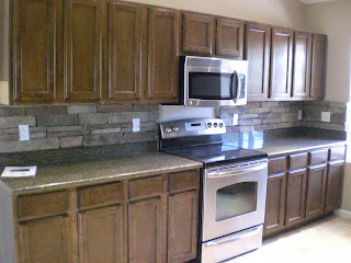 Pictures of Stone Backsplashes Here's a Phoenix kitchen with stacked stone backsplash