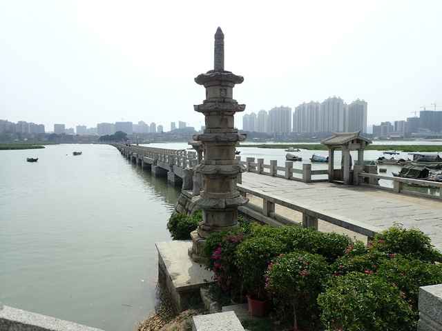 สะพานลั่วหยาง (Luoyang Bridge: 洛陽橋)