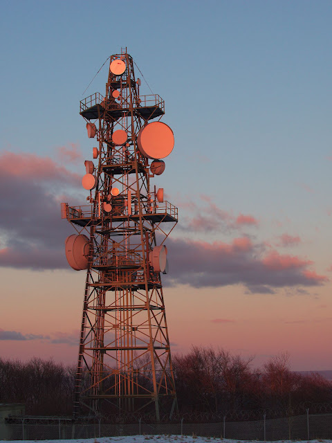 Köterberg-Sendeturm im Abendlicht