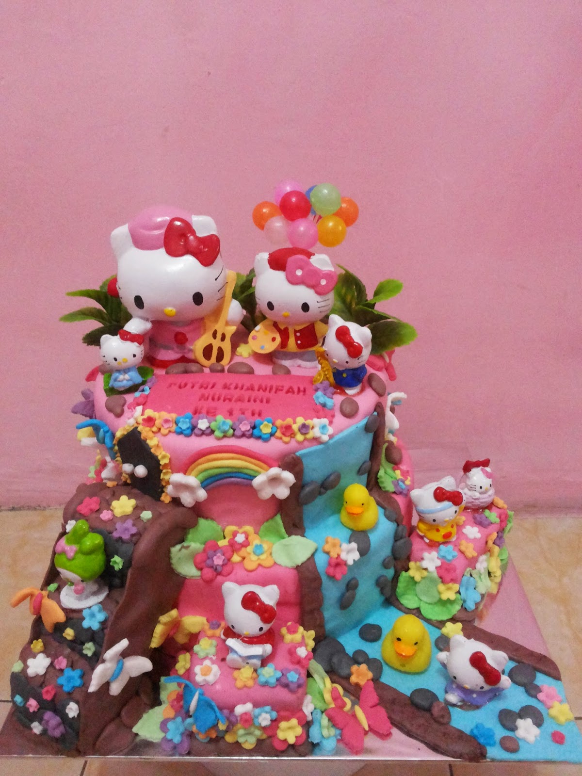 SAGITARIUS CAKE SHOP KUE ULANG TAHUN HELLO KITTY  2 TINGKAT