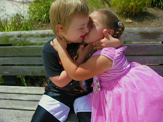 Cute Little Baby Couple Kissing HD Wallpaper