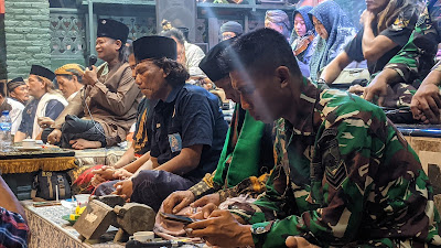 Anggota TNI AD ( Sertu Irvan ) Jalankan Tugas Sekaligus Ngaji di Perahu Kanjeng (Gus Imm) Trowulan Mojokerto