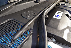 A closer look at the carbon fibre strut brace