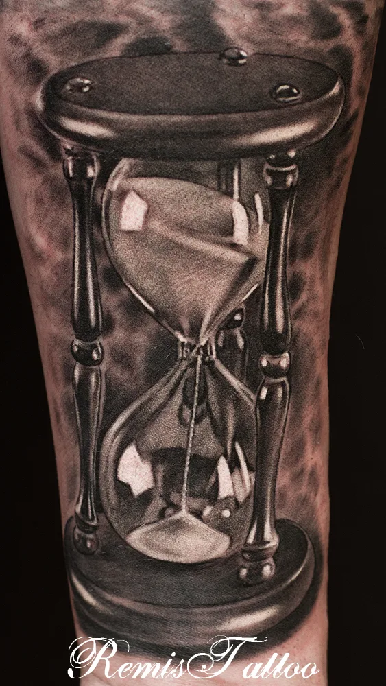 tatuaje de reloj de arena