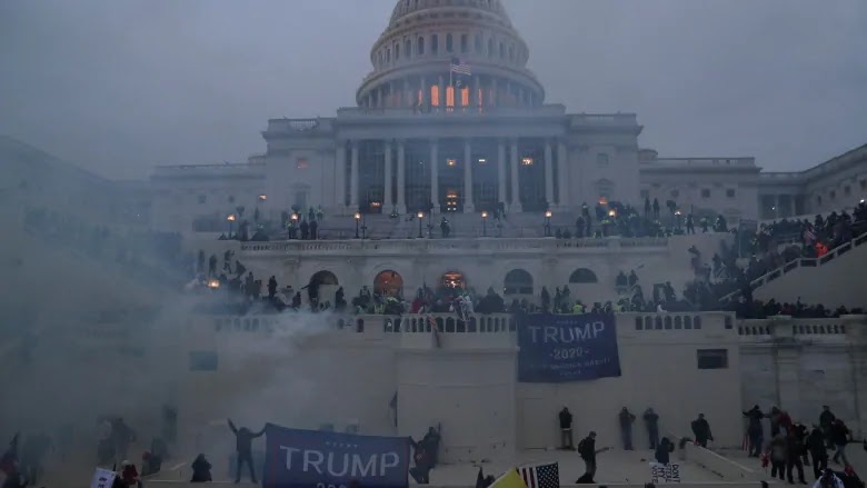 Imagen muestra la situacion del Capitolio en EE.UU. durante el ataque Pro-Trump