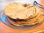 Stack of roasted papadums, photographed by Windell H. Oskay, August 2006