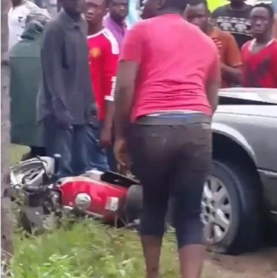 Karma! Robbery Victim Knocks Down Robber With His Car After He Tries to Make Away on a Bike (Photos)
