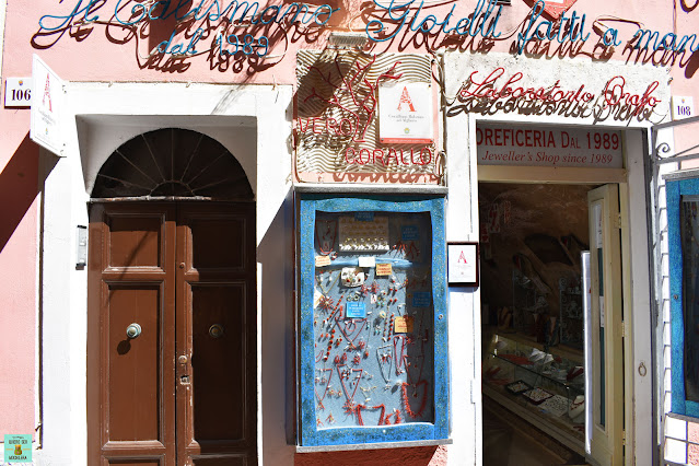 Tiendas de coral rojo en Alghero