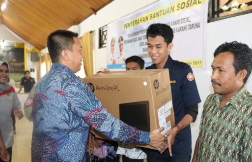 Bupati Serahkan Simbolis Bantuan Sosial TA 2017