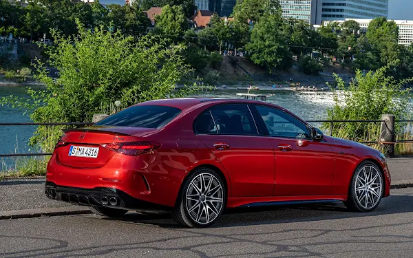 Novo Mercedes-AMG C43 chega ao Brasil em 2023 - detalhes