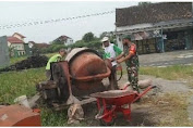 Sukseskan Ketahanan Pangan, Babinsa Jatirejo Ikut Karya Bakti Bangun Irigasi