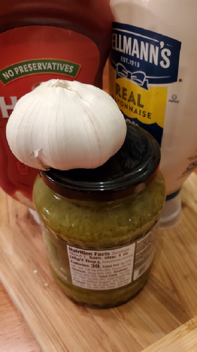 this is the ingredients to make Thousand Island dressing with ketchup, mayo, garlic and sweet pickle relish