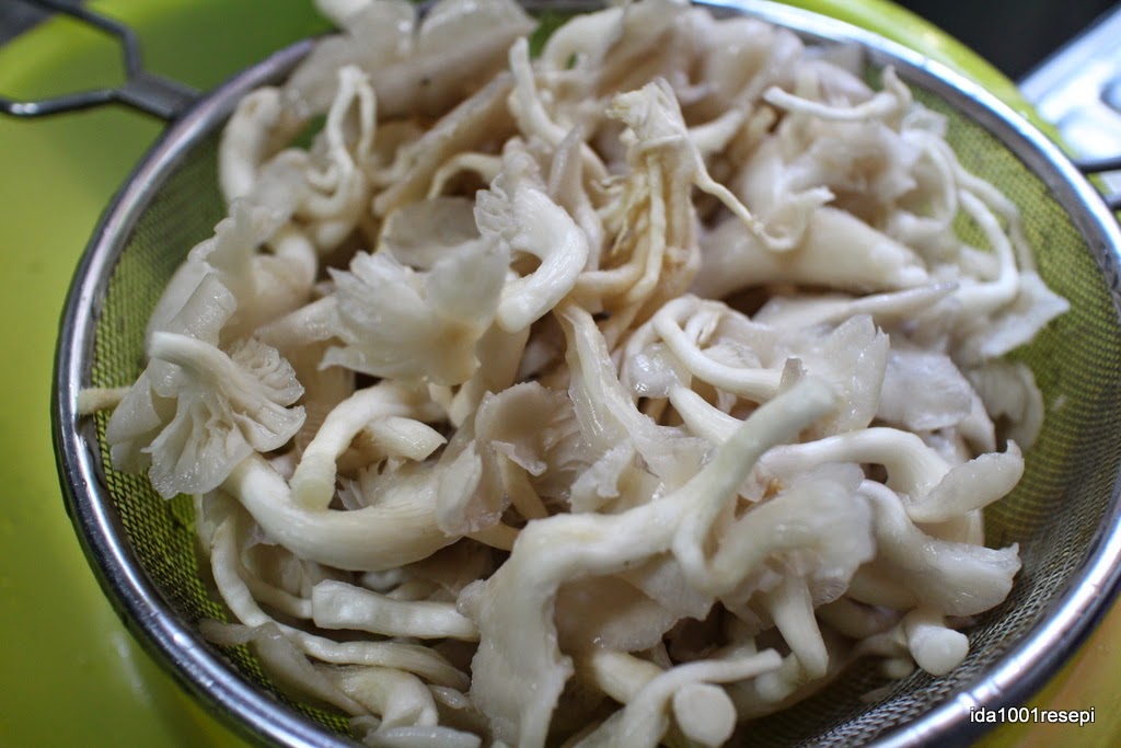 Koleksi 1001 Resepi: rendang udang dengan white oyster 