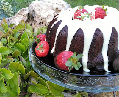 Bundt Cake de Chocolate con Fresas
